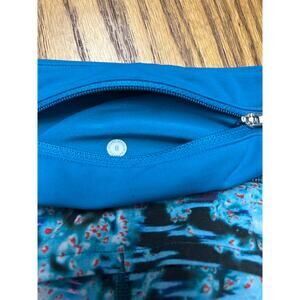 Lululemon Speed Shorts – Blue Multicolor Abstract – Size 8